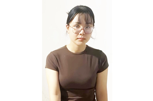 Đi làm móng, cô gái lén chụp thẻ ngân hàng của nhân viên rồi mua iPhone và rút tiền